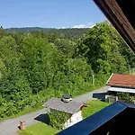 Gaestehaus Kurparkfrieden Konukevi Mittenwald
