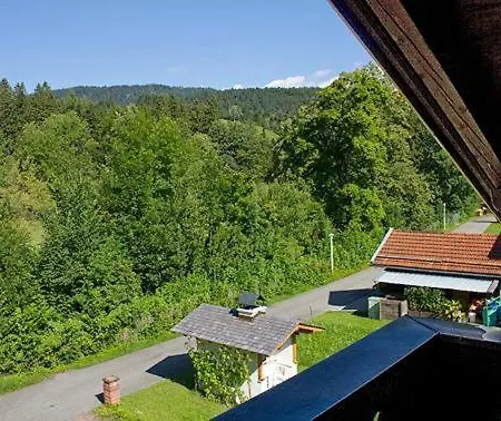 Gaestehaus Kurparkfrieden بيت ضيافة ميتنوالد